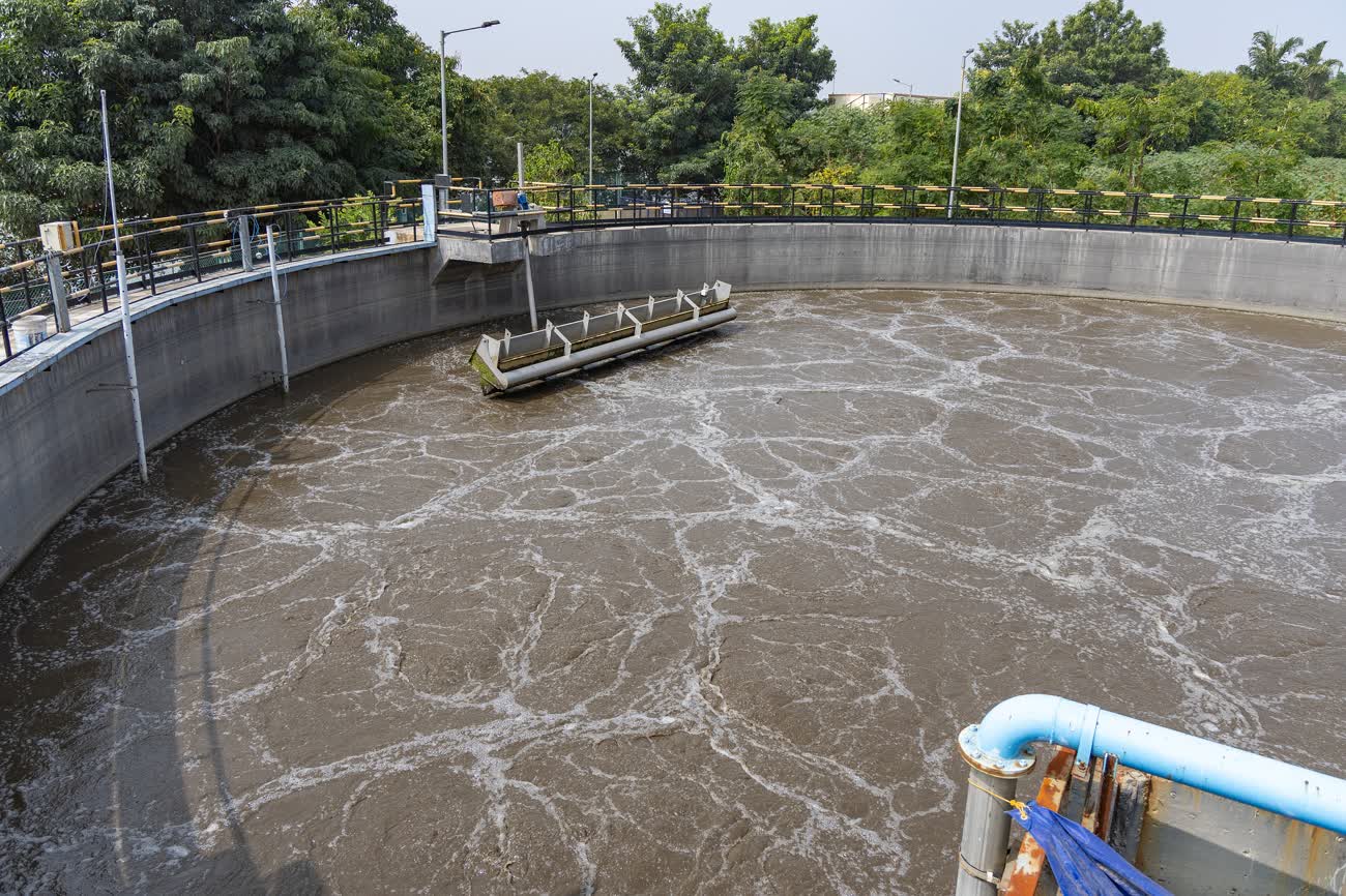 Tanque de aireación en planta de tratamiento de agua